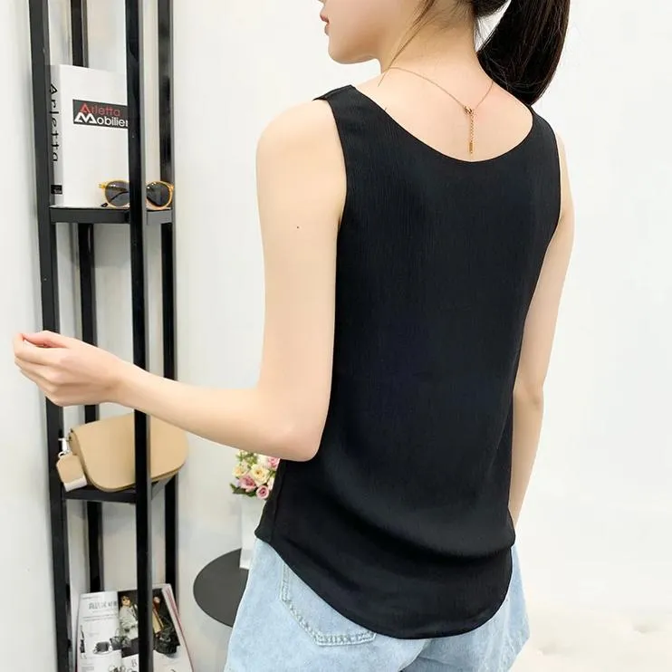 Basic V Neck Sleeveless Top in Black