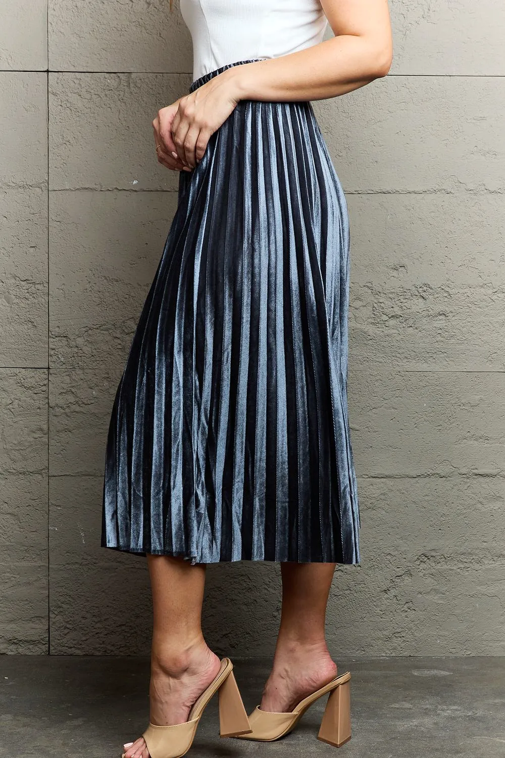 Ninexis Accordion Pleated Flowy Midi Skirt